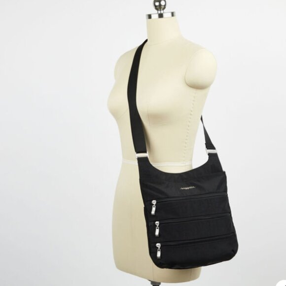 Black Baggallini Big Zipper Bagg with RFID - Picture 9 of 9